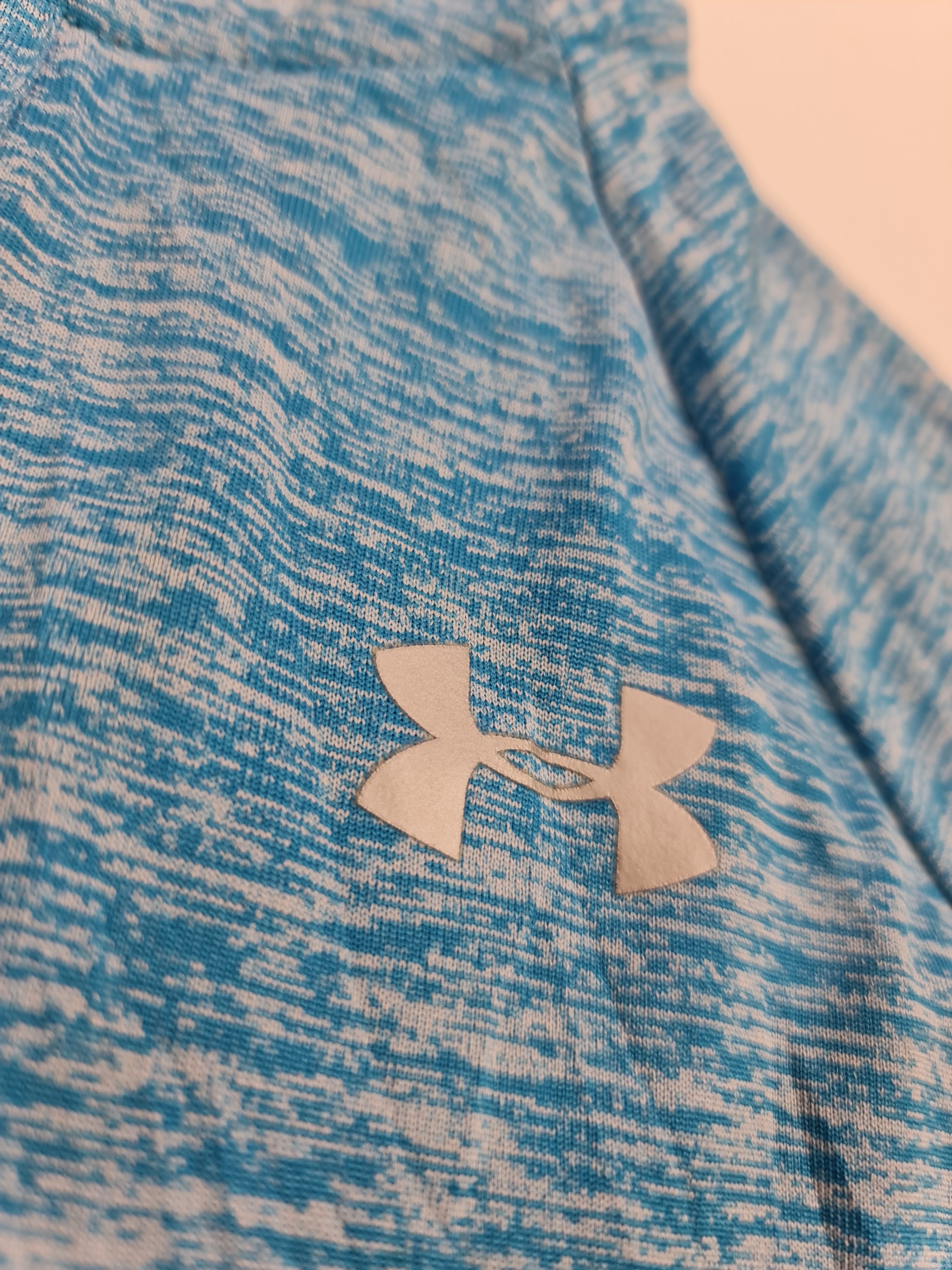 Suéter deportivo marca Under Armour - (Talla: S/P) Azul