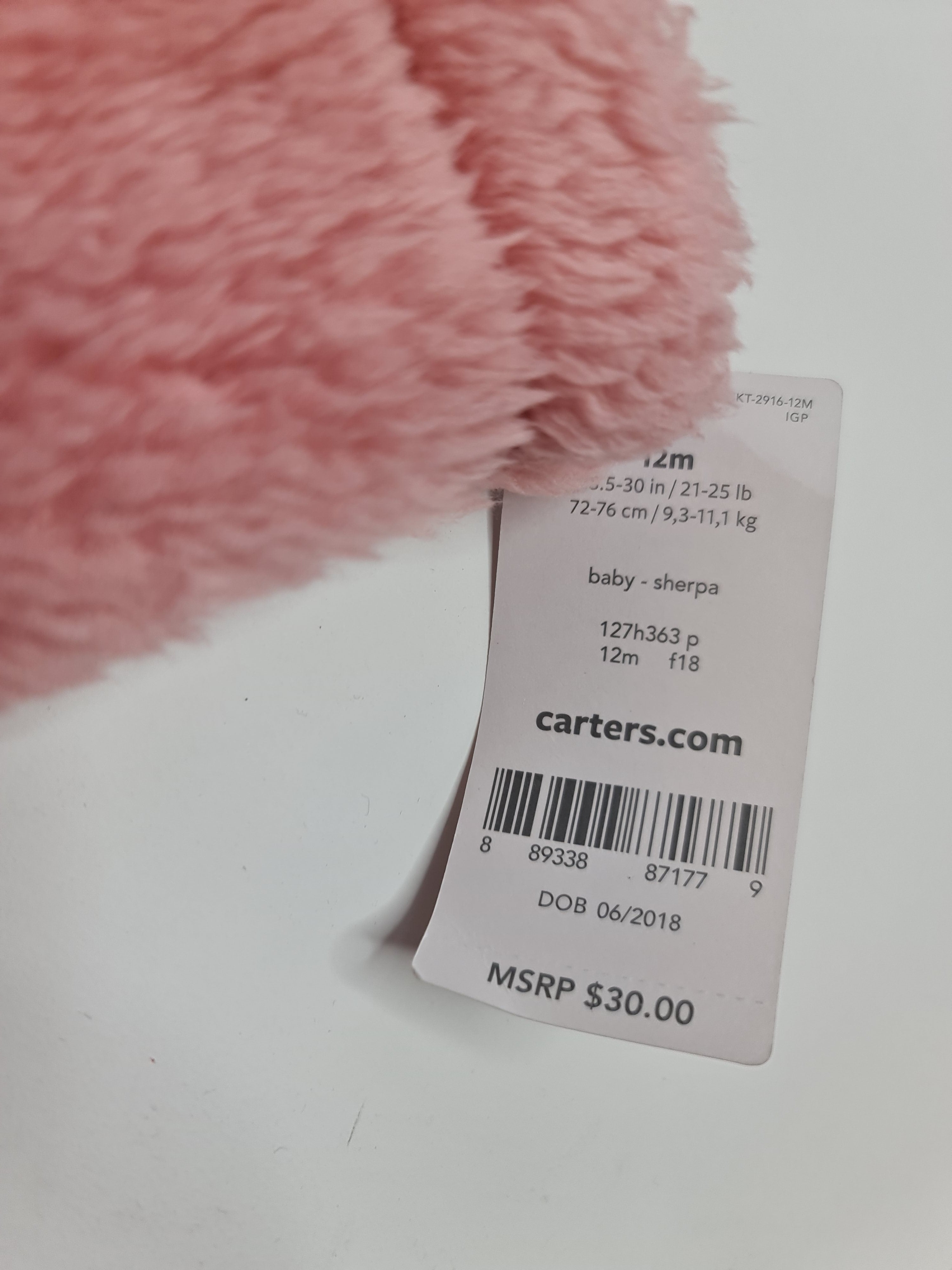 Suéter de niña rosa peludo marca Carters.