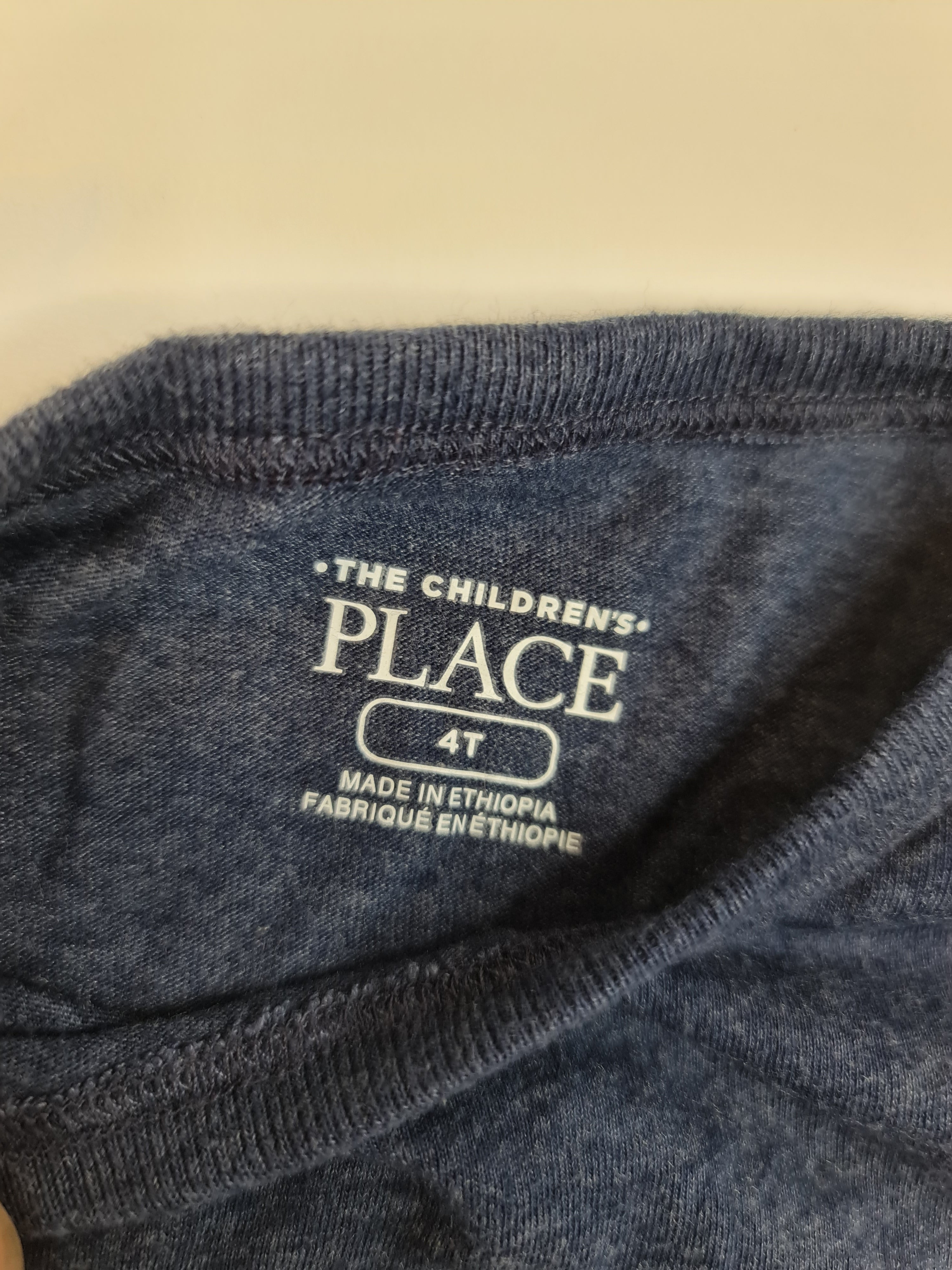 T-Shirt gris marca The Children's PLACE para niño de 4 años