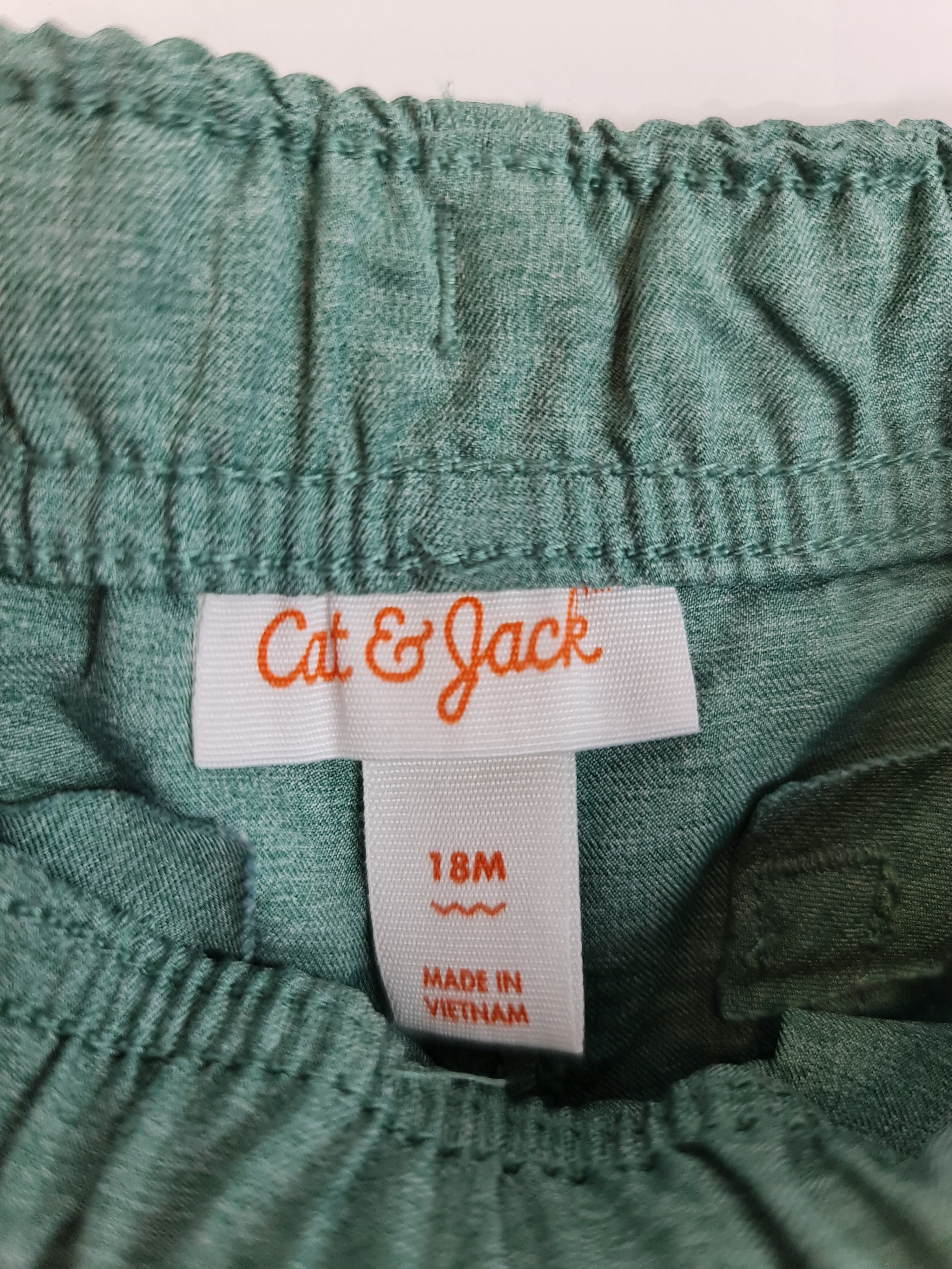 Pantalones cortos marca Cat & Jack para bebé de 18 meses