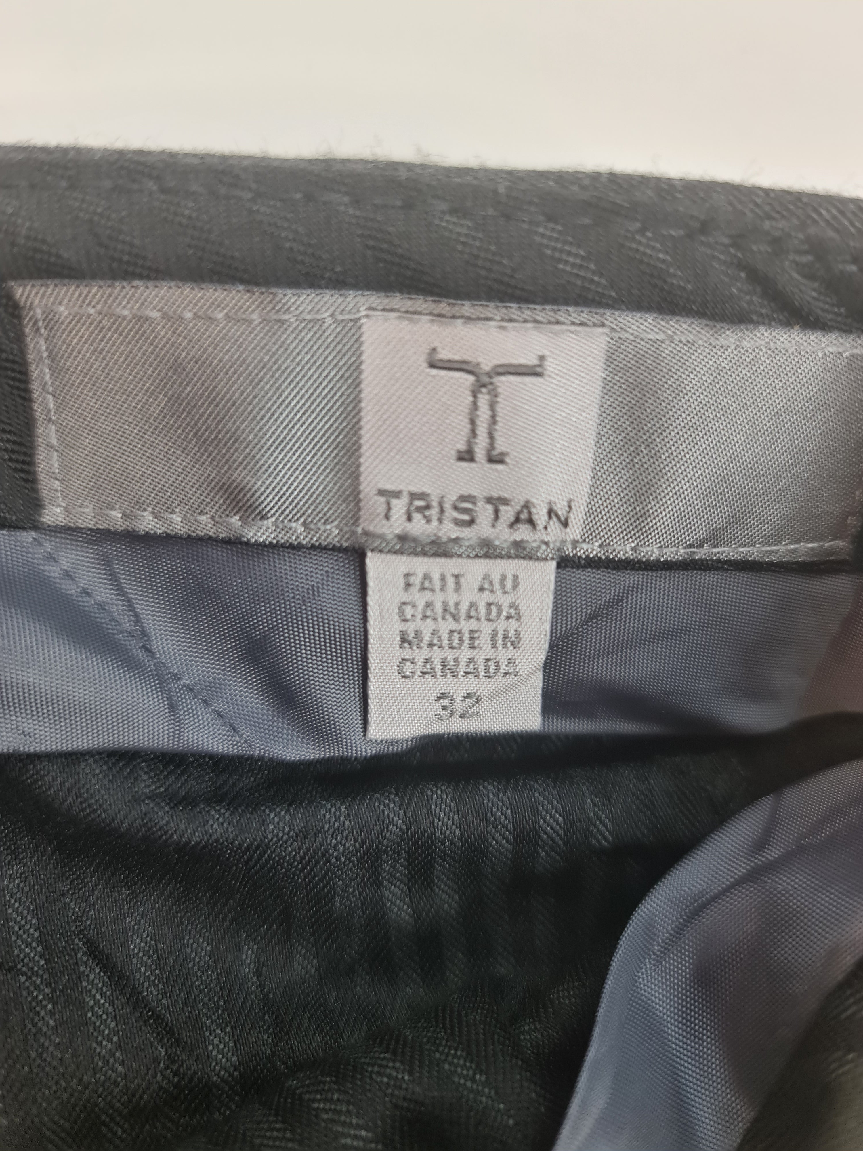 Pantalon de hombre de vestir marca TRISTAN - (Talla: 32) Gris